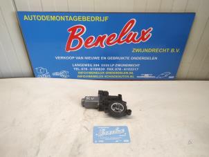 Gebruikte Raammotor Portier Volkswagen Polo IV (9N1/2/3) 1.4 16V Prijs op aanvraag aangeboden door Benelux Zwijndrecht B.V.