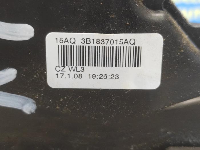 Deurslot Mechaniek 4Deurs links-voor van een Volkswagen Polo IV (9N1/2/3) 1.4 16V 2008