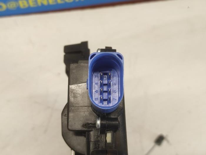 Deurslot Mechaniek 4Deurs links-voor van een Volkswagen Polo IV (9N1/2/3) 1.4 16V 2008