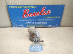 Gebruikte Hoofdremcilinder Renault Twingo III (AH) 1.0 SCe 70 12V Prijs op aanvraag aangeboden door Benelux Zwijndrecht B.V.