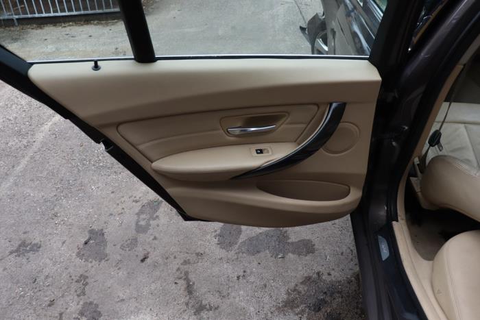 Portier 4Deurs links-achter van een BMW 3 serie (F30) 320i 2.0 16V 2012