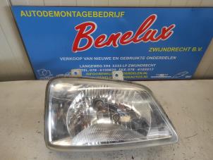 Gebruikte Koplamp rechts Daihatsu Terios (J1) 1.3 16V DVVT 4x2 Prijs op aanvraag aangeboden door Benelux Zwijndrecht B.V.