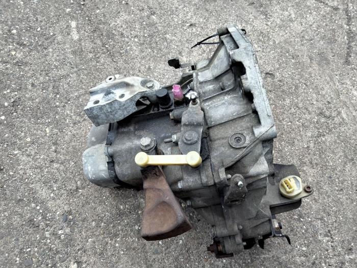 Gebruikte Versnellingsbak Peugeot 1007 (KM) 1.4 Prijs op aanvraag aangeboden door Benelux Zwijndrecht B.V.