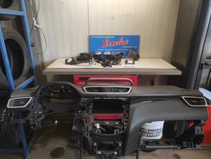 Gebruikte Airbag set + dashboard Nissan Qashqai (J11) 1.2 DIG-T 16V Prijs op aanvraag aangeboden door Benelux Zwijndrecht B.V.