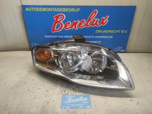 Gebruikte Koplamp rechts Audi A4 Avant (B7) 2.0 20V Prijs op aanvraag aangeboden door Benelux Zwijndrecht B.V.