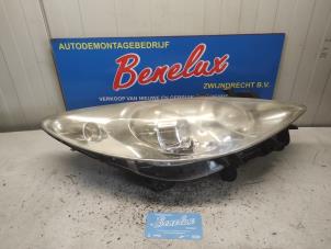 Gebruikte Koplamp rechts Peugeot 307 SW (3H) 1.6 16V Prijs op aanvraag aangeboden door Benelux Zwijndrecht B.V.