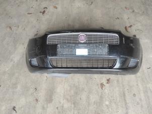 Gebruikte Voorbumper Fiat Grande Punto (199) 1.2 Prijs op aanvraag aangeboden door Benelux Zwijndrecht B.V.