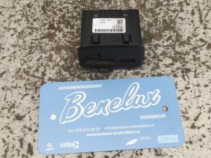 Gebruikte Multimedia aansluiting Renault Captur (2R) 0.9 Energy TCE 12V Prijs op aanvraag aangeboden door Benelux Zwijndrecht B.V.