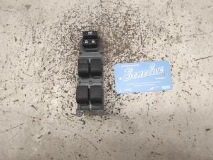 Gebruikte Schakelaar Elektrisch Raam Toyota Yaris III (P13) 1.5 16V Hybrid Prijs op aanvraag aangeboden door Benelux Zwijndrecht B.V.