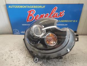 Gebruikte Linker Koplamp Mini Mini (R56) 1.6 16V Cooper Prijs op aanvraag aangeboden door Benelux Zwijndrecht B.V.