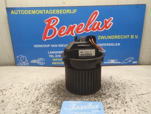 Gebruikte Chaufage Ventilatiemotor Renault Clio IV (5R) 0.9 Energy TCE 90 12V Prijs op aanvraag aangeboden door Benelux Zwijndrecht B.V.