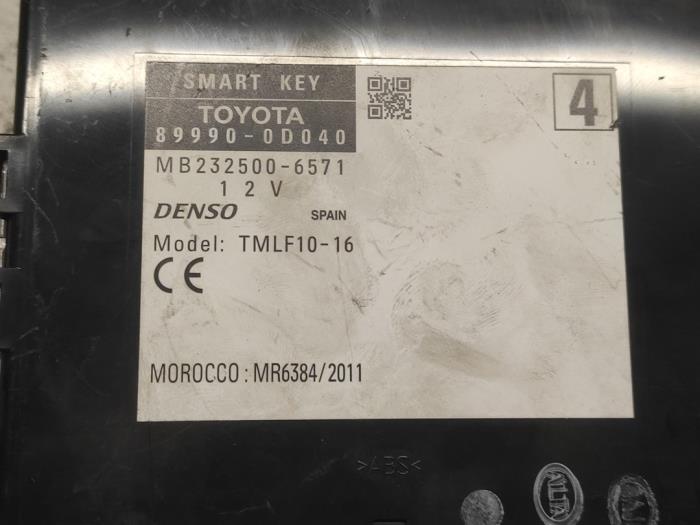 Smart entry computer van een Toyota Yaris III (P13) 1.5 16V Hybrid 2012