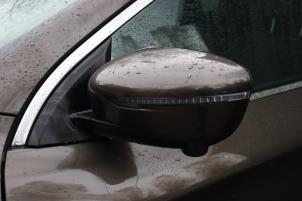 Gebruikte Buitenspiegel links Nissan Qashqai (J11) 1.2 DIG-T 16V Prijs op aanvraag aangeboden door Benelux Zwijndrecht B.V.