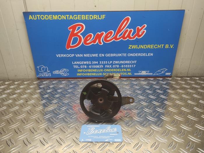 Gebruikte Servopomp Nissan 350 Z (Z33) 3.5 V6 24V Prijs € 75,00 Margeregeling aangeboden door Benelux Zwijndrecht B.V.