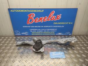 Gebruikte Raammechaniek 4Deurs rechts-voor Renault Modus/Grand Modus (JP) 1.2 16V TCE 100 Prijs op aanvraag aangeboden door Benelux Zwijndrecht B.V.