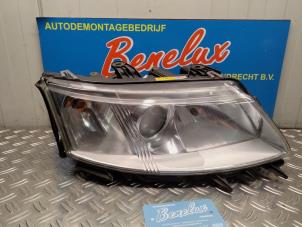 Gebruikte Koplamp links Saab 9-3 II Sport Sedan (YS3F) 1.8t 16V Prijs op aanvraag aangeboden door Benelux Zwijndrecht B.V.