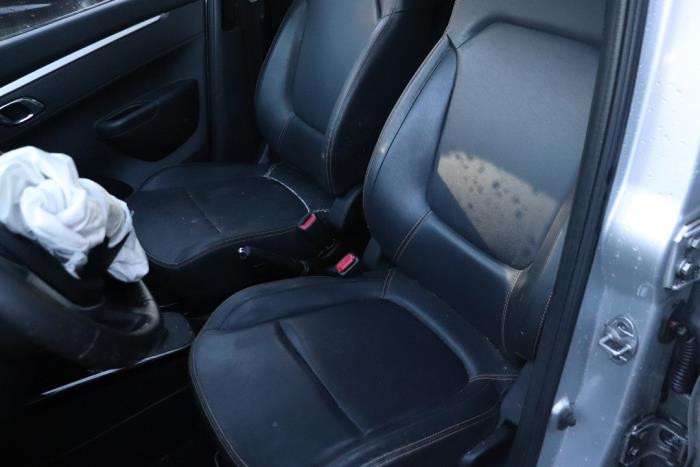 Gebruikte Bekleding Set (compleet) Dacia Spring 45 Prijs € 500,00 Margeregeling aangeboden door Benelux Zwijndrecht B.V.