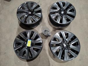 Gebruikte Velgen set Peugeot 2008 (UD/UK/UR/US/UX) 1.2 VTi 12V PureTech 130 Prijs € 650,00 Margeregeling aangeboden door Benelux Zwijndrecht B.V.