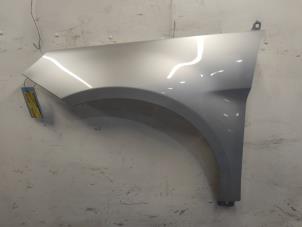 Gebruikte Voorscherm links Mercedes B (W245) 1.7 B-170 16V Prijs € 85,00 Margeregeling aangeboden door Benelux Zwijndrecht B.V.