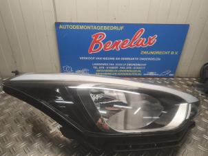 Gebruikte Koplamp rechts Hyundai I20 Prijs op aanvraag aangeboden door Benelux Zwijndrecht B.V.