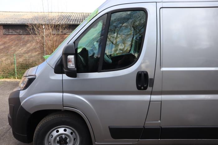 Portier 2Deurs links van een Citroën Jumper (U9) 2.2 Blue HDi 140 2024