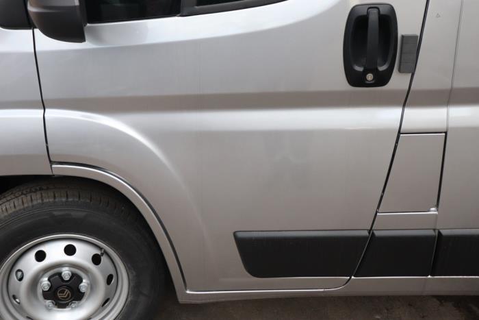 Portier 2Deurs links van een Citroën Jumper (U9) 2.2 Blue HDi 140 2024