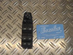 Gebruikte Raam schakelaar elektrisch BMW 5 serie (F10) 530i 24V TwinPower Turbo Prijs op aanvraag aangeboden door Benelux Zwijndrecht B.V.
