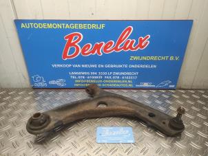 Gebruikte Draagarm rechts-voor Toyota Yaris II (P9) 1.3 16V VVT-i Prijs op aanvraag aangeboden door Benelux Zwijndrecht B.V.