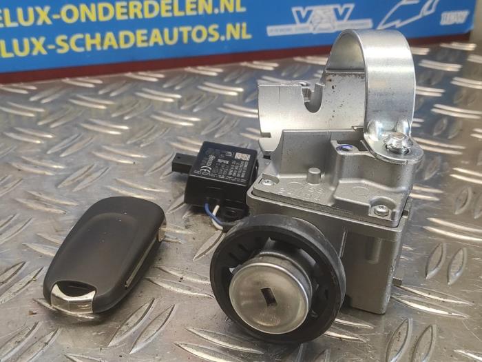 Slotenset van een Opel Astra K Sports Tourer 1.0 Turbo 12V 2018