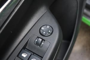 Gebruikte Buitenspiegel links Opel Corsa F (UB/UH/UP) 1.2 12V 75 Prijs op aanvraag aangeboden door Benelux Zwijndrecht B.V.