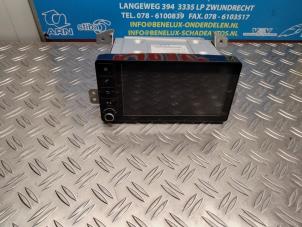 Gebruikte Display Multi Media regelunit Mitsubishi Space Star (A0) 1.2 12V Prijs op aanvraag aangeboden door Benelux Zwijndrecht B.V.