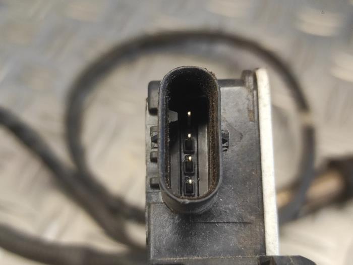 Nox sensor van een Opel Movano 2.3 CDTi Biturbo 16V FWD 2021