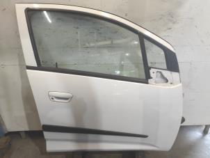 Gebruikte Deur 4Deurs rechts-voor Chevrolet Spark (M300) 1.0 16V Bifuel Prijs € 100,00 Margeregeling aangeboden door Benelux Zwijndrecht B.V.