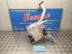 Gebruikte Ruitensproeiertank voor Chevrolet Spark (M300) 1.0 16V Bifuel Prijs op aanvraag aangeboden door Benelux Zwijndrecht B.V.