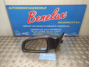 Gebruikte Spiegel Buiten links Opel Astra H (L48) 1.6 16V Prijs op aanvraag aangeboden door Benelux Zwijndrecht B.V.