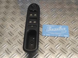 Gebruikte Raam schakelaar elektrisch Peugeot 407 (6D) 2.0 16V Prijs op aanvraag aangeboden door Benelux Zwijndrecht B.V.