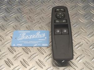 Gebruikte Ruit schakelaar elektrisch Renault Megane III Coupe (DZ) 1.4 16V TCe 130 Prijs op aanvraag aangeboden door Benelux Zwijndrecht B.V.