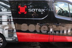 Gebruikte Schuifdeur rechts Renault Trafic (1FL/2FL/3FL/4FL) 2.0 dCi 16V 150 Prijs € 1.149,50 Inclusief btw aangeboden door Benelux Zwijndrecht B.V.