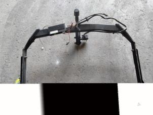 Gebruikte Trekhaak Ford C-Max (DXA) 1.0 Ti-VCT EcoBoost 12V 125 Prijs op aanvraag aangeboden door Benelux Zwijndrecht B.V.