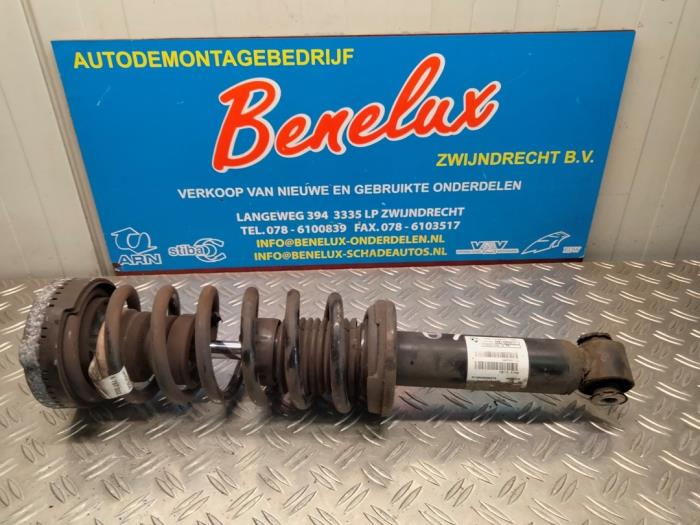 Schokdemperpoot links-achter van een BMW X3 (F25) xDrive28i 3.0 24V 2011