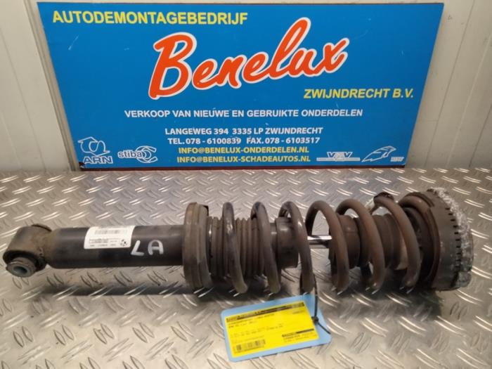 Schokdemperpoot links-achter van een BMW X3 (F25) xDrive28i 3.0 24V 2011