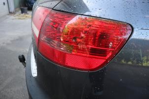 Gebruikte Achterlicht rechts Audi A6 Avant (C6) 2.0 T FSI 16V Prijs op aanvraag aangeboden door Benelux Zwijndrecht B.V.