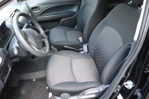 Gebruikte Interieur Bekledingsset Mitsubishi Space Star (A0) 1.2 12V Prijs op aanvraag aangeboden door Benelux Zwijndrecht B.V.