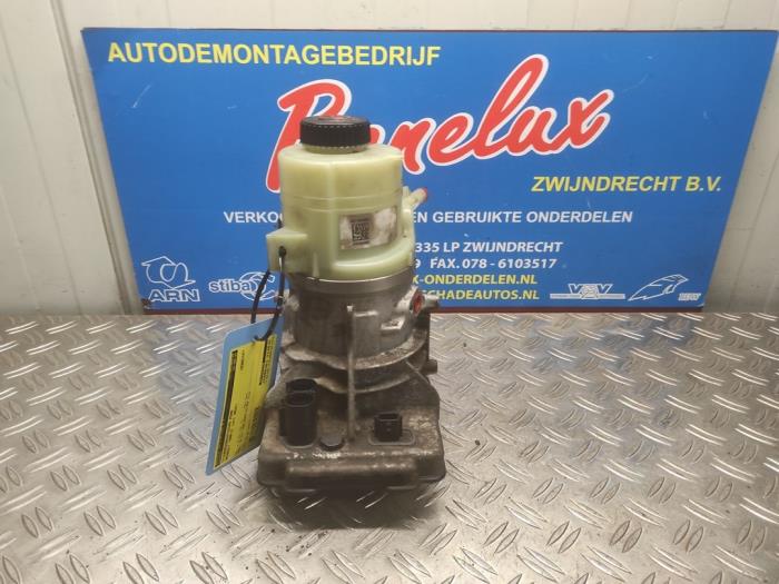 Gebruikte Servopomp Renault Trafic (1FL/2FL/3FL/4FL) 2.0 dCi 16V 150 Prijs op aanvraag aangeboden door Benelux Zwijndrecht B.V.