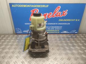 Gebruikte Servopomp Renault Trafic (1FL/2FL/3FL/4FL) 2.0 dCi 16V 150 Prijs op aanvraag aangeboden door Benelux Zwijndrecht B.V.