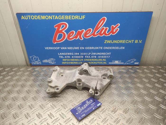 Gebruikte Dynamosteun boven Renault Twingo II (CN) 1.2 Prijs € 200,00 Margeregeling aangeboden door Benelux Zwijndrecht B.V.