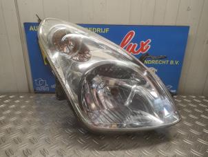 Gebruikte Koplamp rechts Nissan Pixo (D31S) 1.0 12V Prijs op aanvraag aangeboden door Benelux Zwijndrecht B.V.