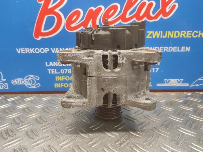 Dynamo van een Renault Clio IV (5R) 1.5 Energy dCi 90 FAP 2014
