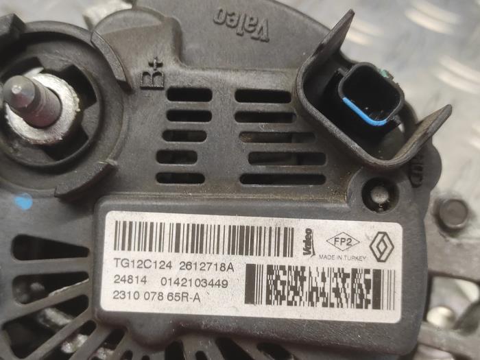 Dynamo van een Renault Clio IV (5R) 1.5 Energy dCi 90 FAP 2014
