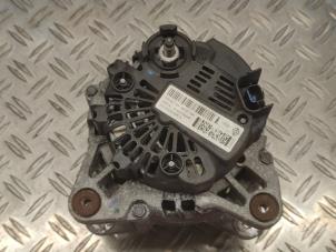 Dynamo van een Renault Clio IV (5R) 1.5 Energy dCi 90 FAP 2014